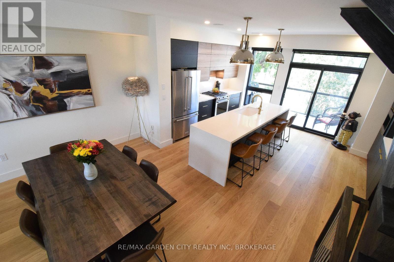 #5 2 BROCK STREET S - 13