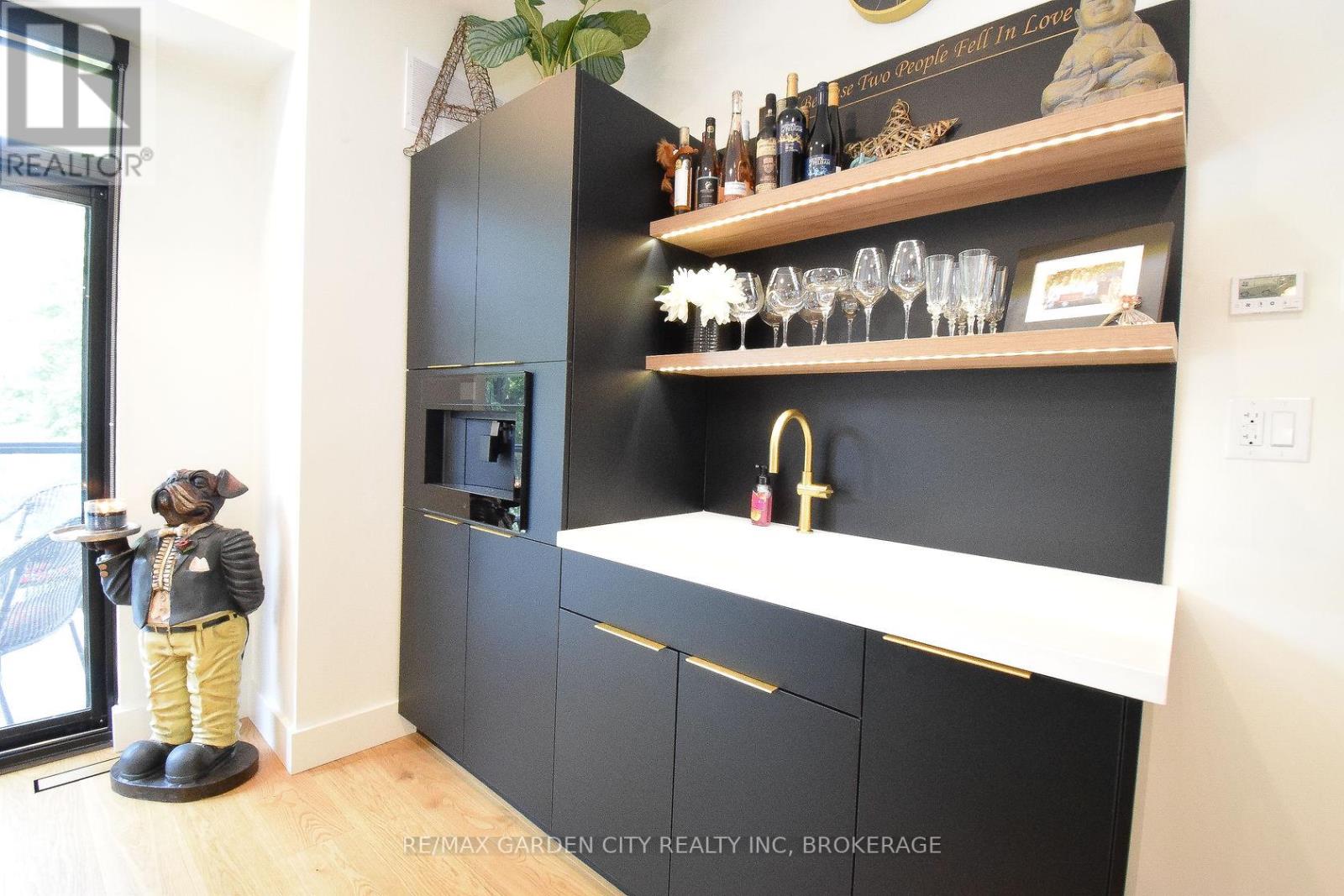 #5 2 BROCK STREET S - 18