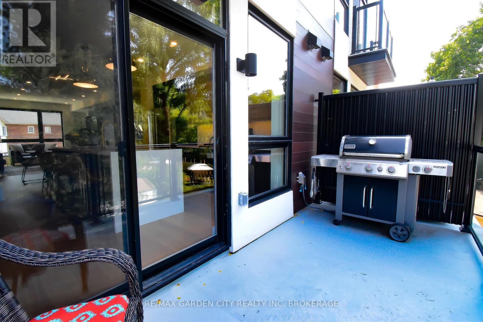 #5 2 BROCK STREET S - 20