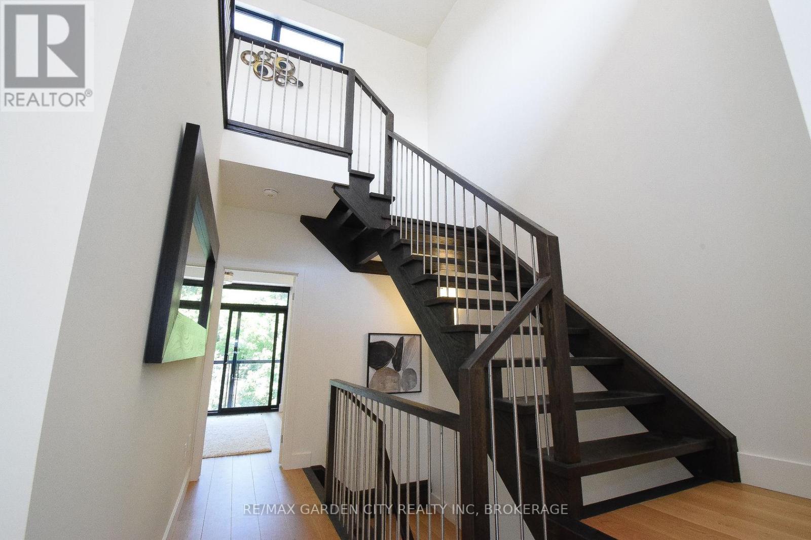 #5 2 BROCK STREET S - 21