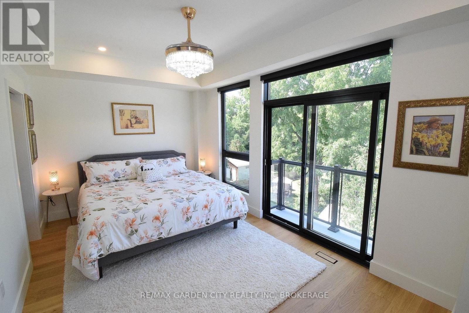 #5 2 BROCK STREET S - 22