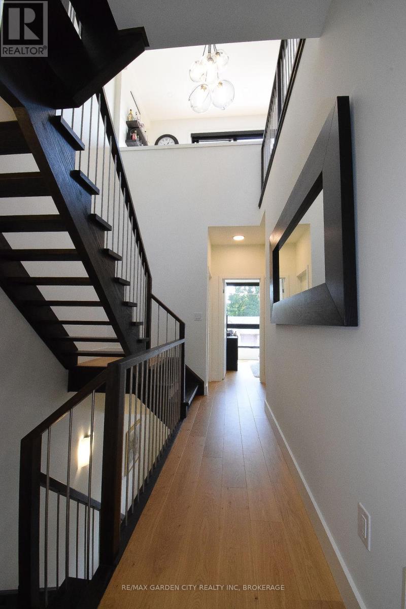 #5 2 BROCK STREET S - 27