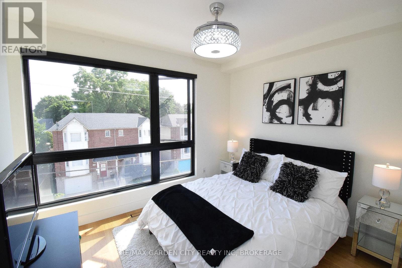 #5 2 BROCK STREET S - 28