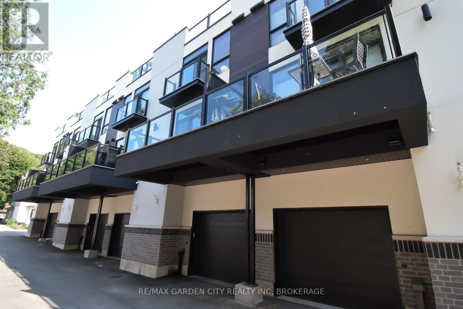 #5 2 BROCK STREET S - 3