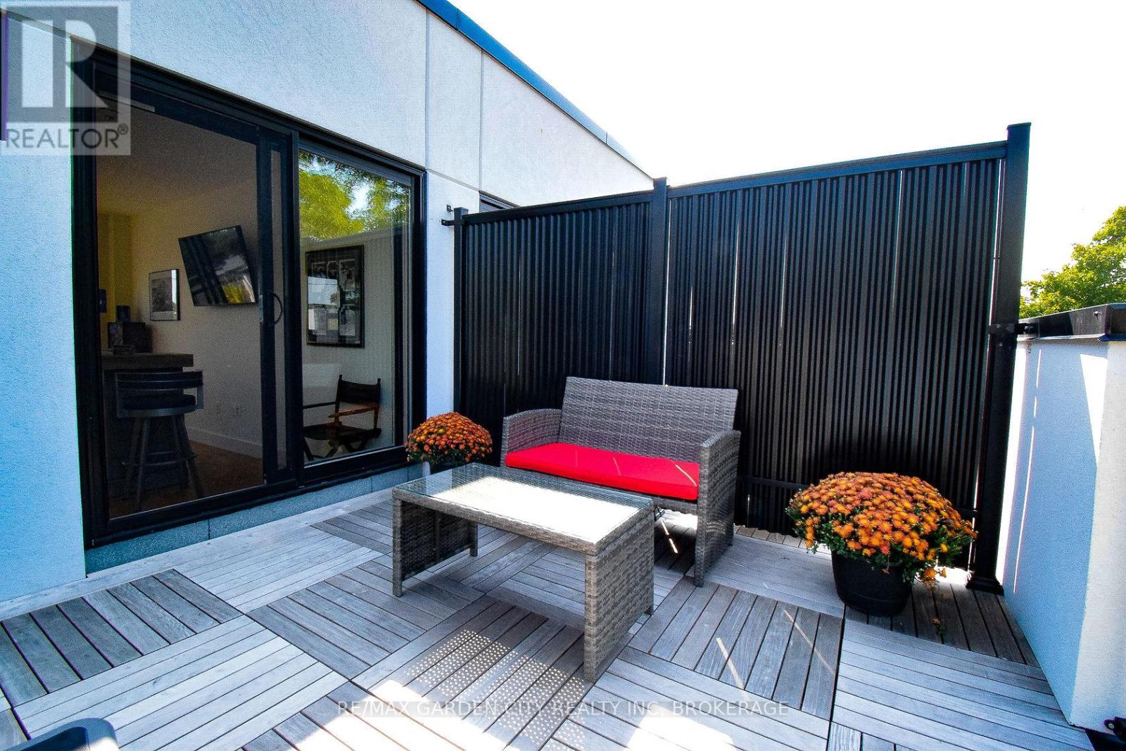 #5 2 BROCK STREET S - 34