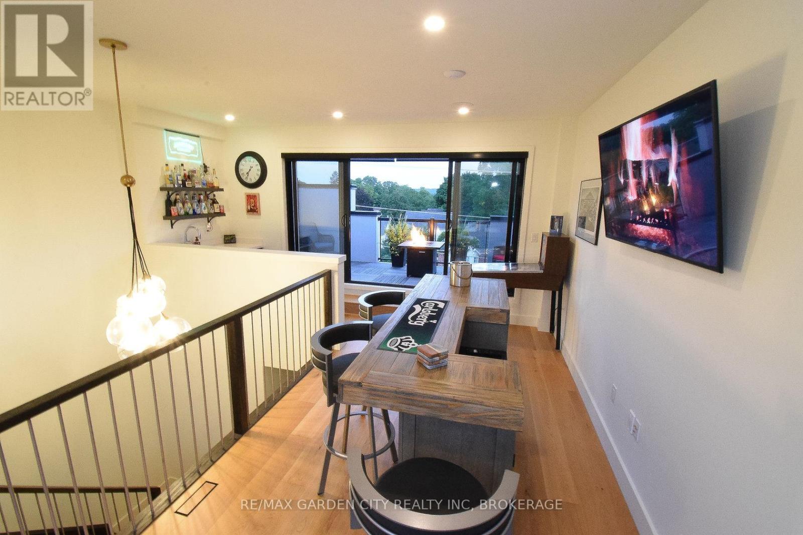 #5 2 BROCK STREET S - 35