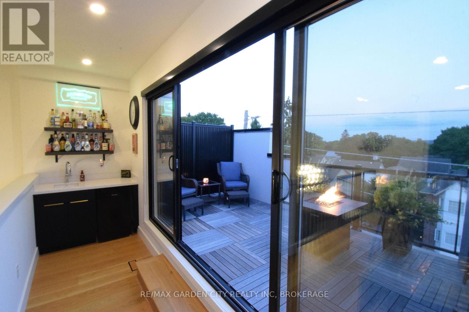 #5 2 BROCK STREET S - 36