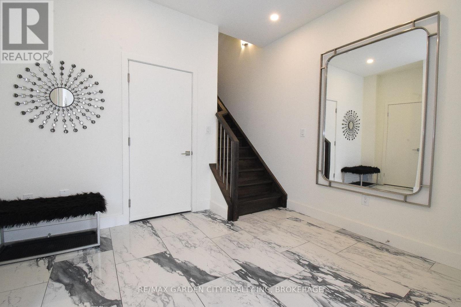 #5 2 BROCK STREET S - 4