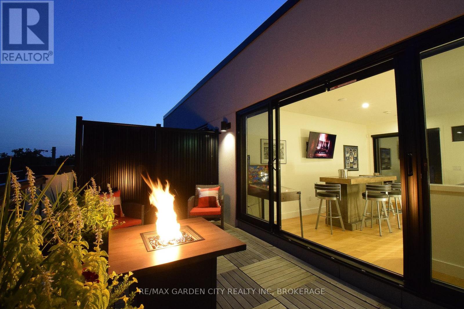 #5 2 BROCK STREET S - 42