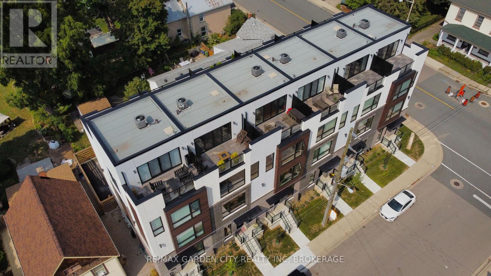 #5 2 BROCK STREET S - 46