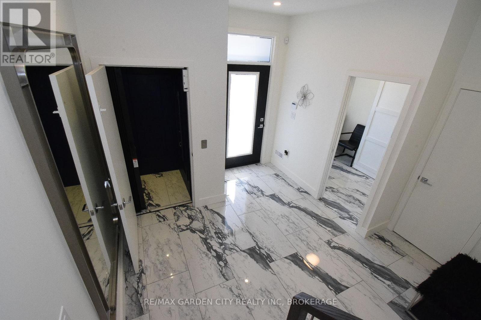 #5 2 BROCK STREET S - 5