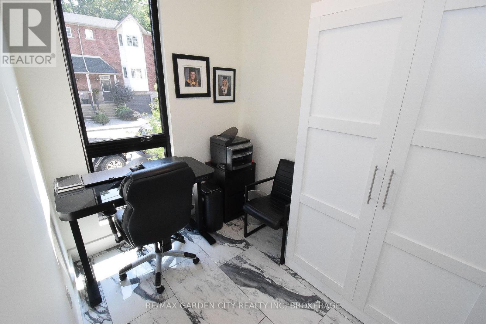 #5 2 BROCK STREET S - 7