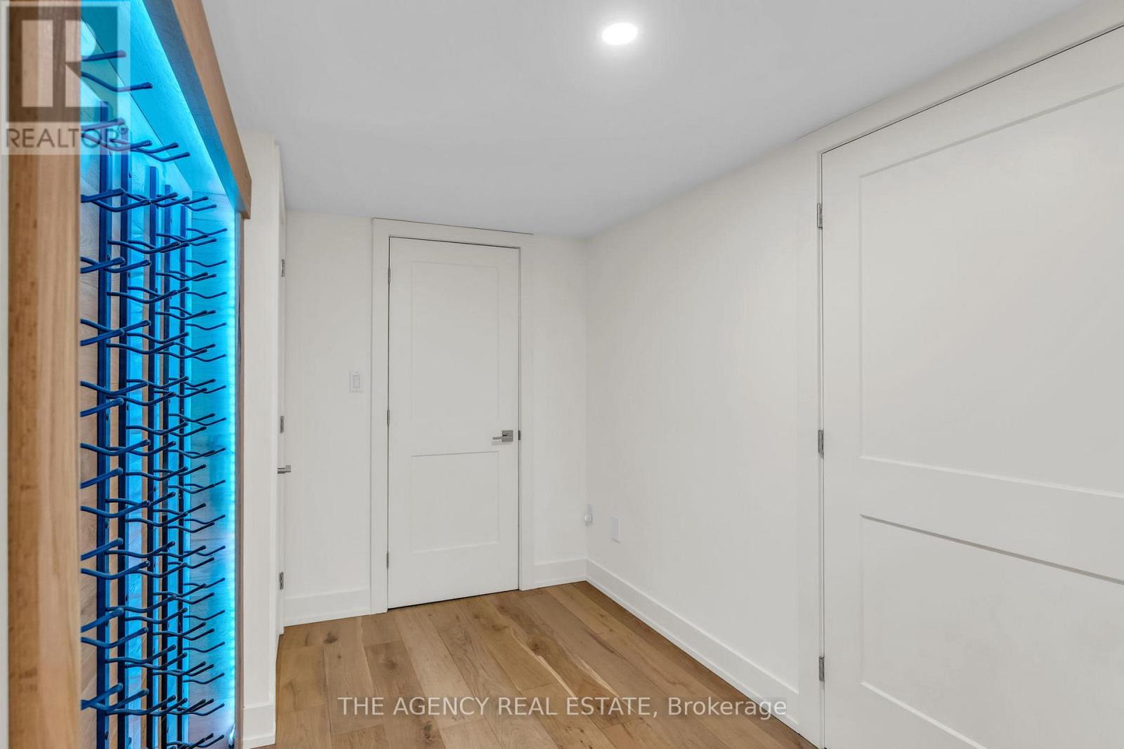 32 HUNT VILLAGE CRESCENT - 34