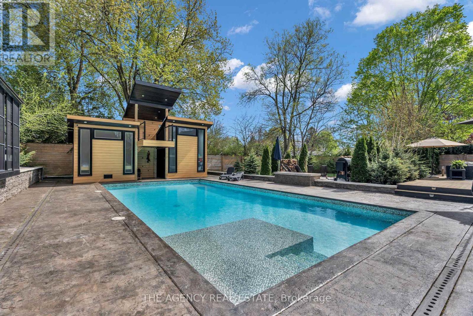 32 HUNT VILLAGE CRESCENT - 44