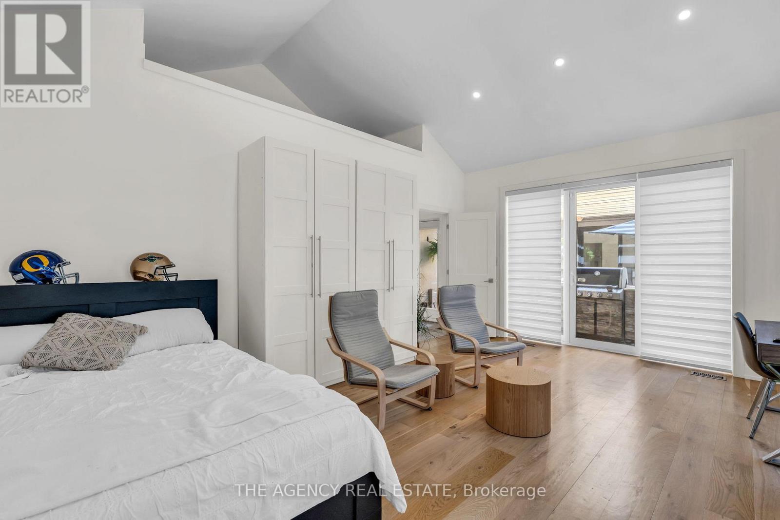 32 HUNT VILLAGE CRESCENT - 36