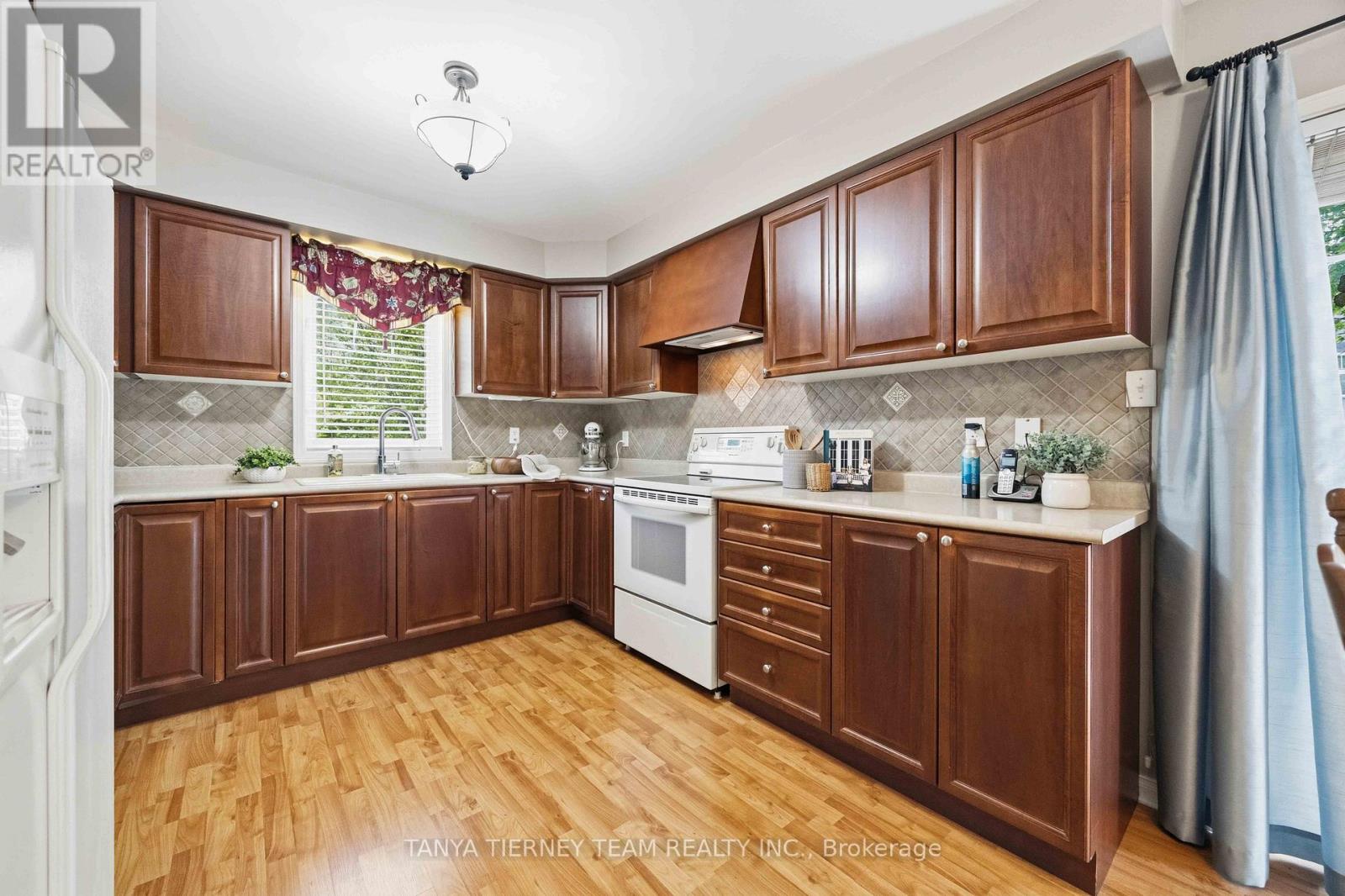 17 ROBERT ATTERSLEY DRIVE E - 19