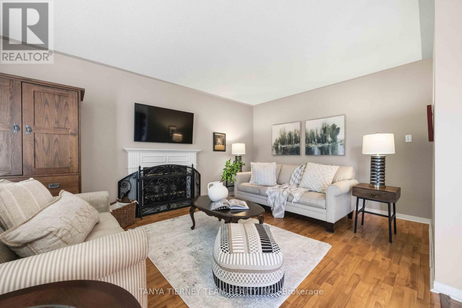 17 ROBERT ATTERSLEY DRIVE E - 27