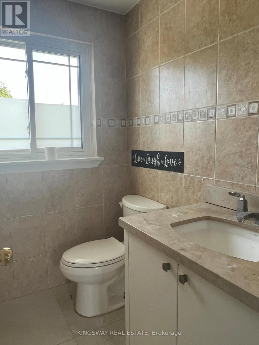 18 GEMSHAW CRESCENT - 4