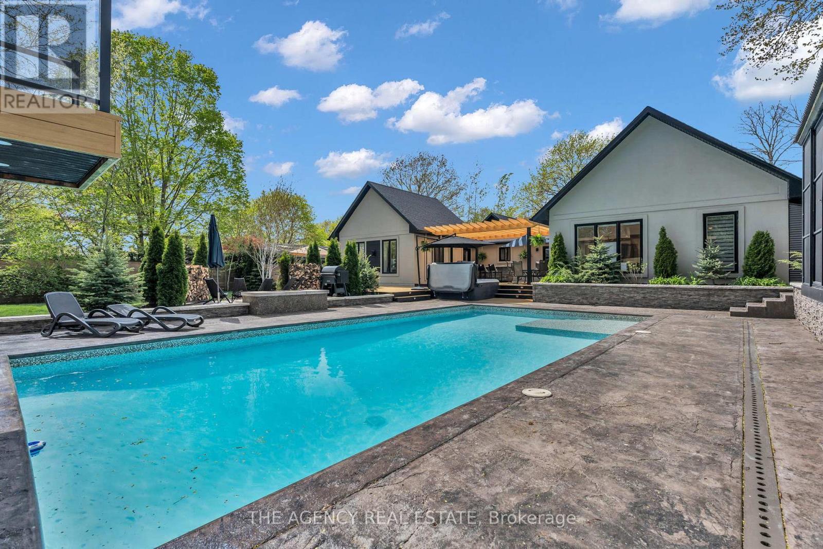 32 HUNT VILLAGE CRESCENT - 42