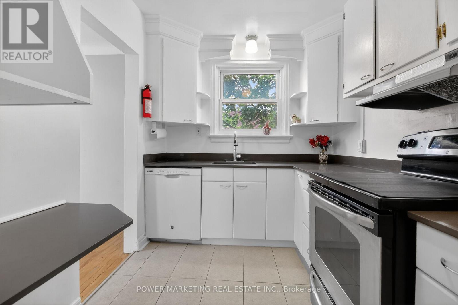 391 GREENWOOD AVENUE - 17