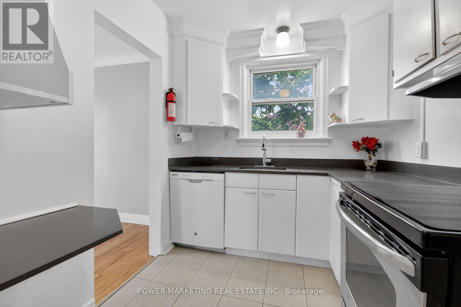391 GREENWOOD AVENUE - 15