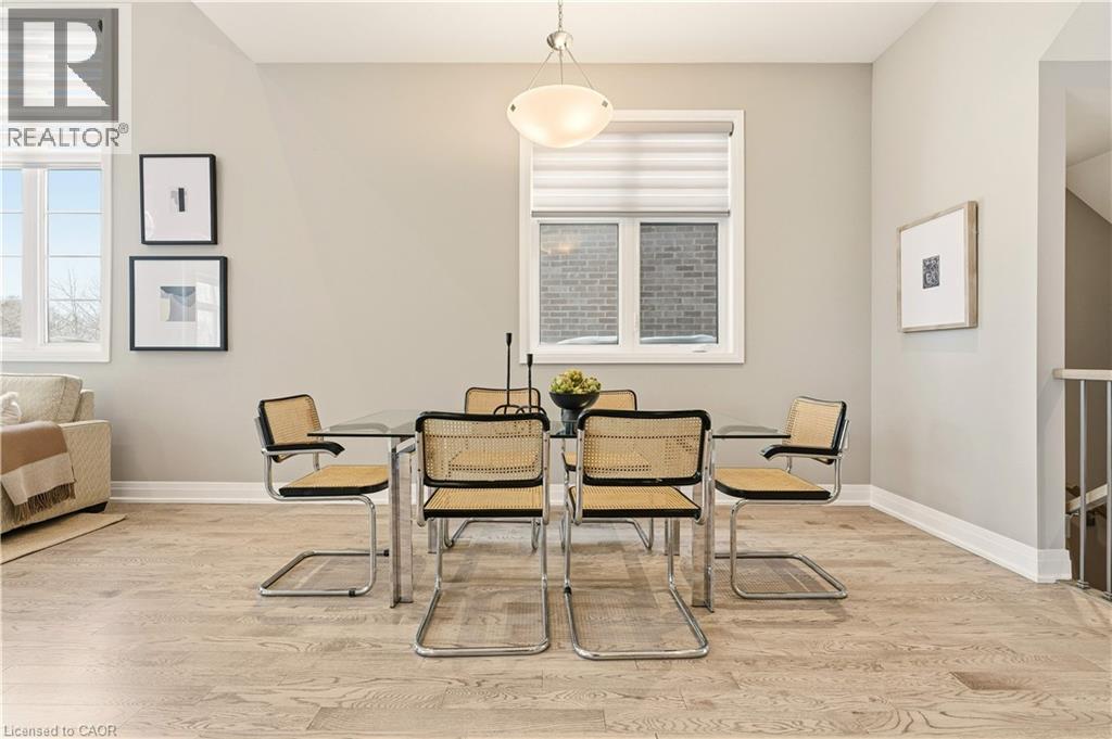 1456 FORD STRATHY Crescent - 23