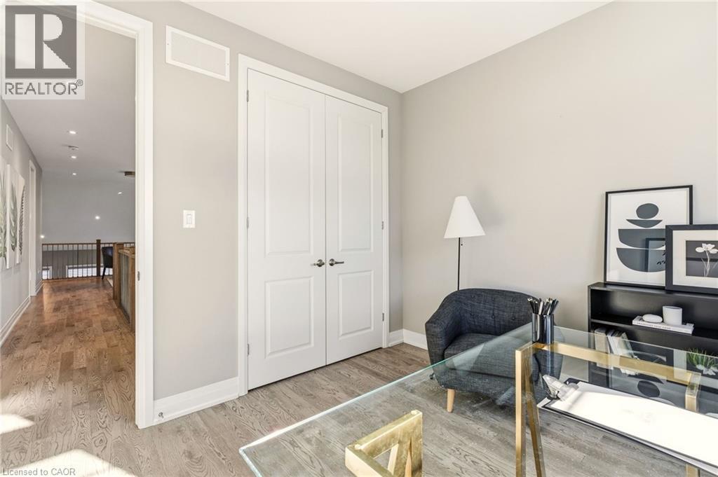 1456 FORD STRATHY Crescent - 42