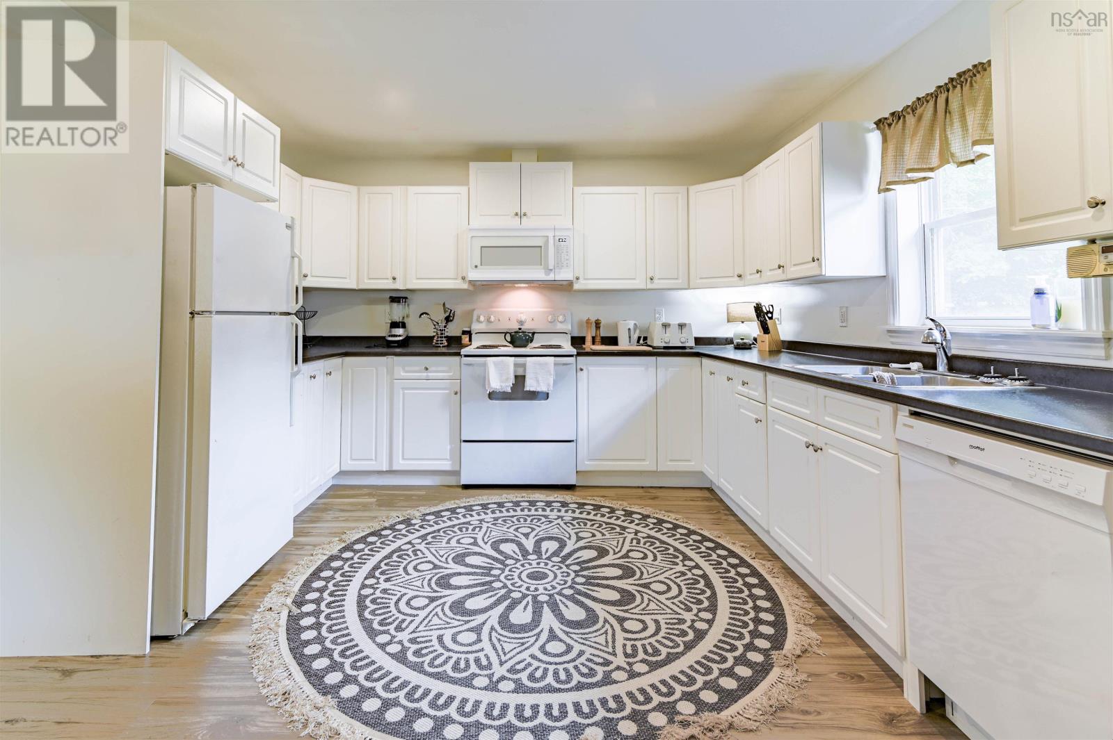 1353 Pinecrest Drive - 32