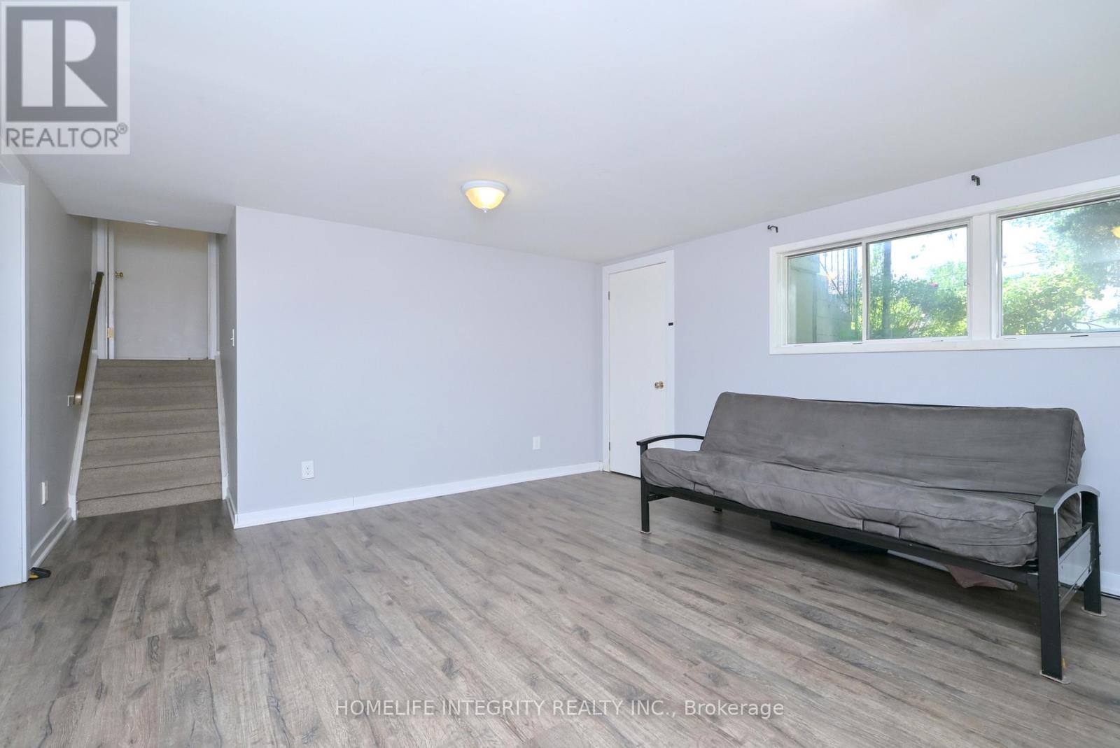 311 CENTRE STREET N - 19