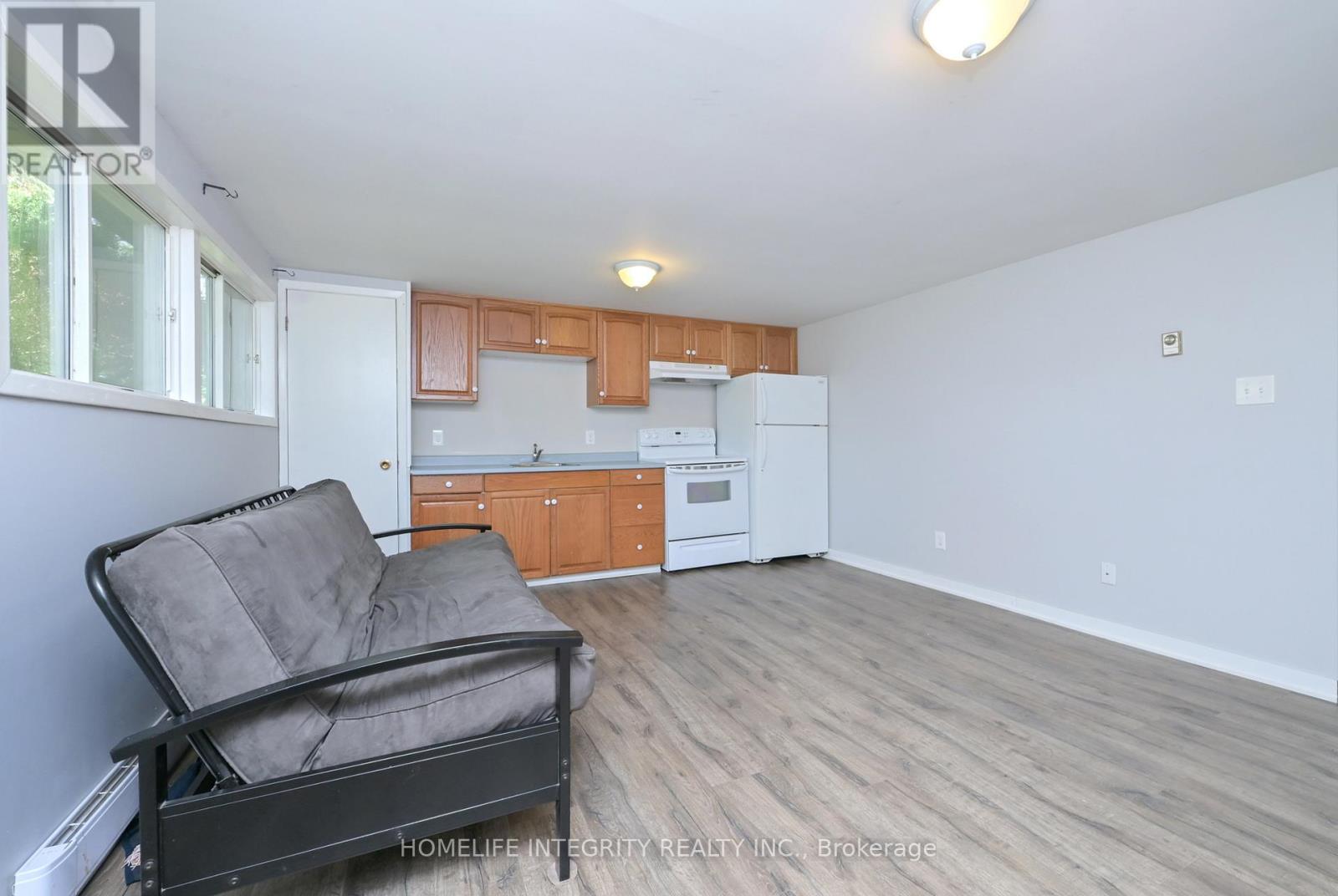311 CENTRE STREET N - 21