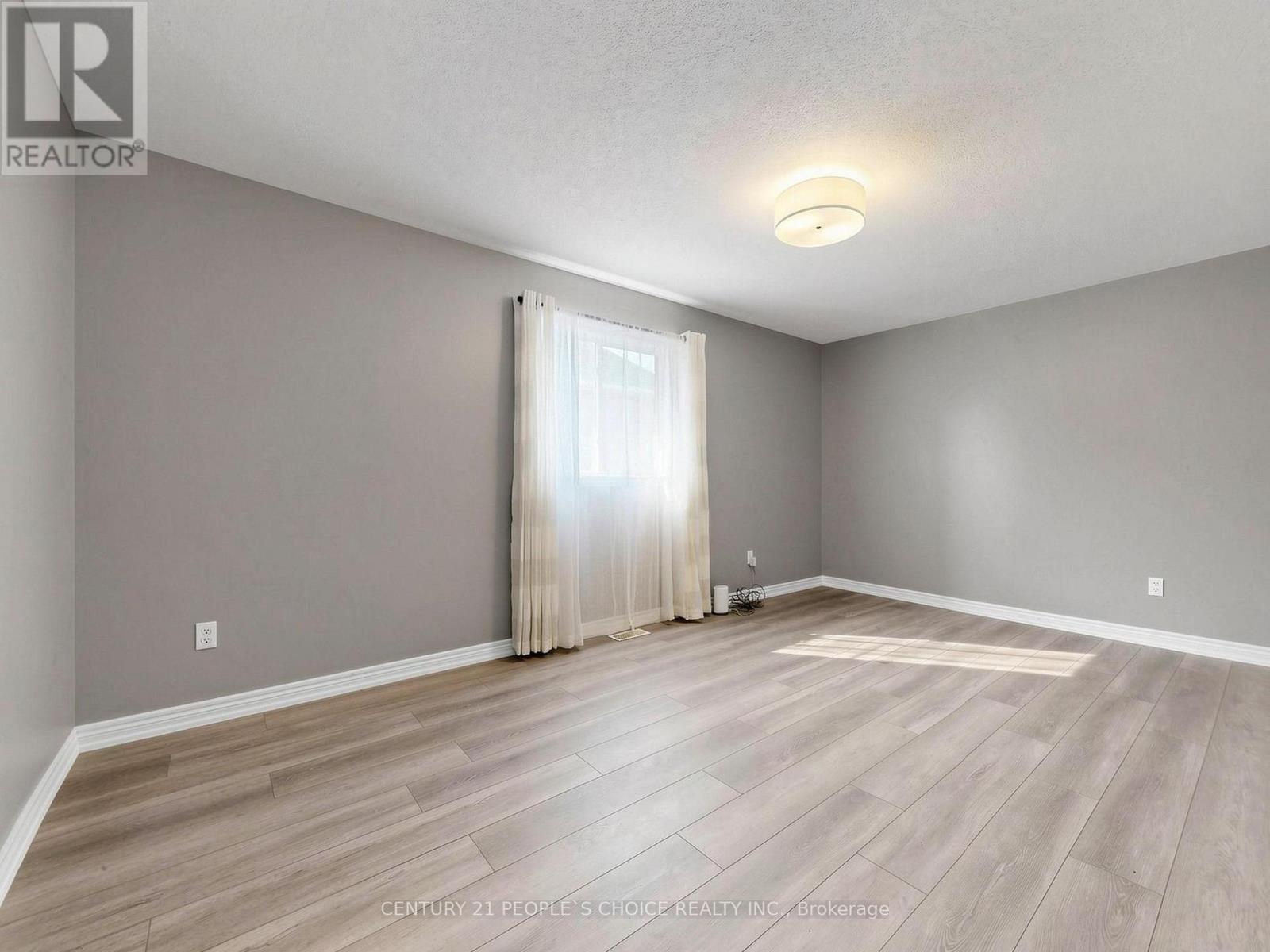 63 KERFOOT CRESCENT - 35