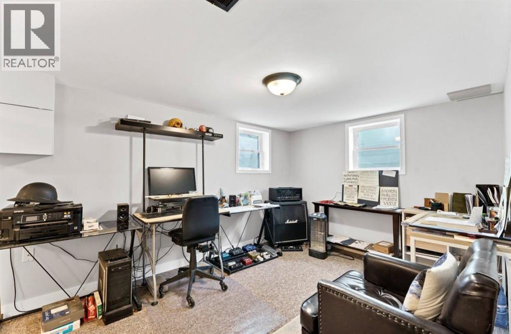 337 4 Street SW - 24