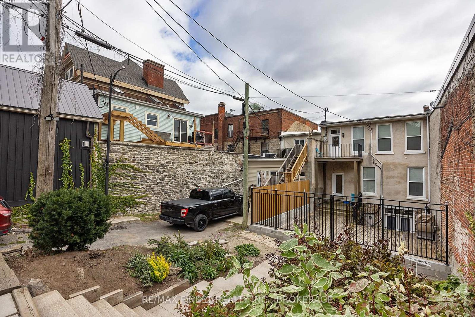10 VICTORIA AVENUE - 10