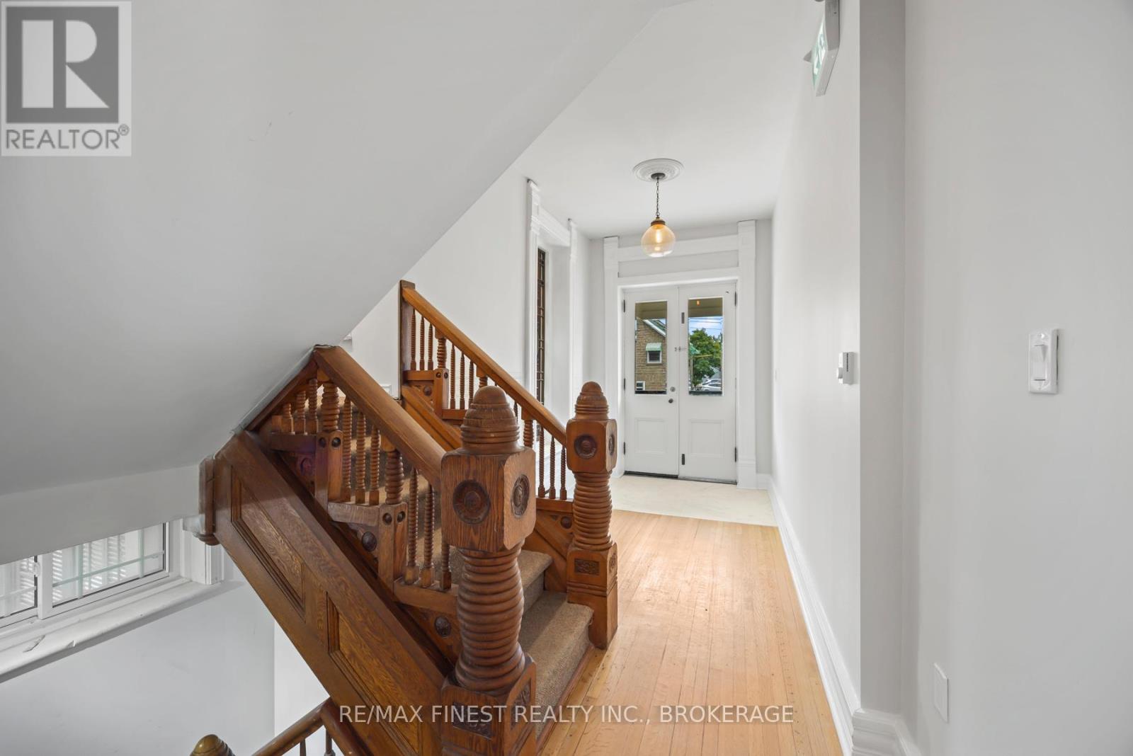 10 VICTORIA AVENUE - 11