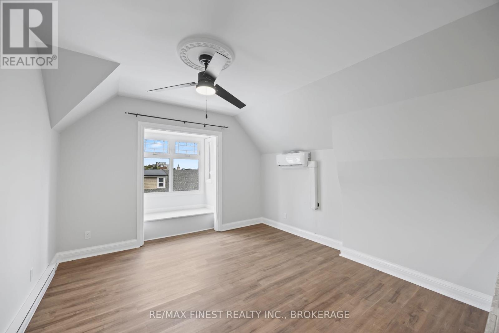 10 VICTORIA AVENUE - 35