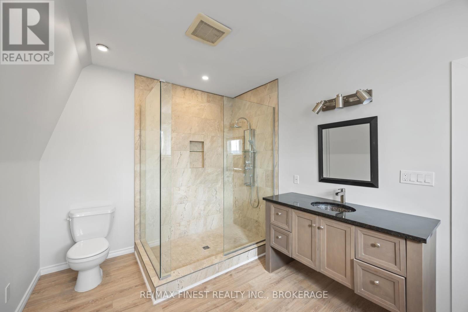 10 VICTORIA AVENUE - 42