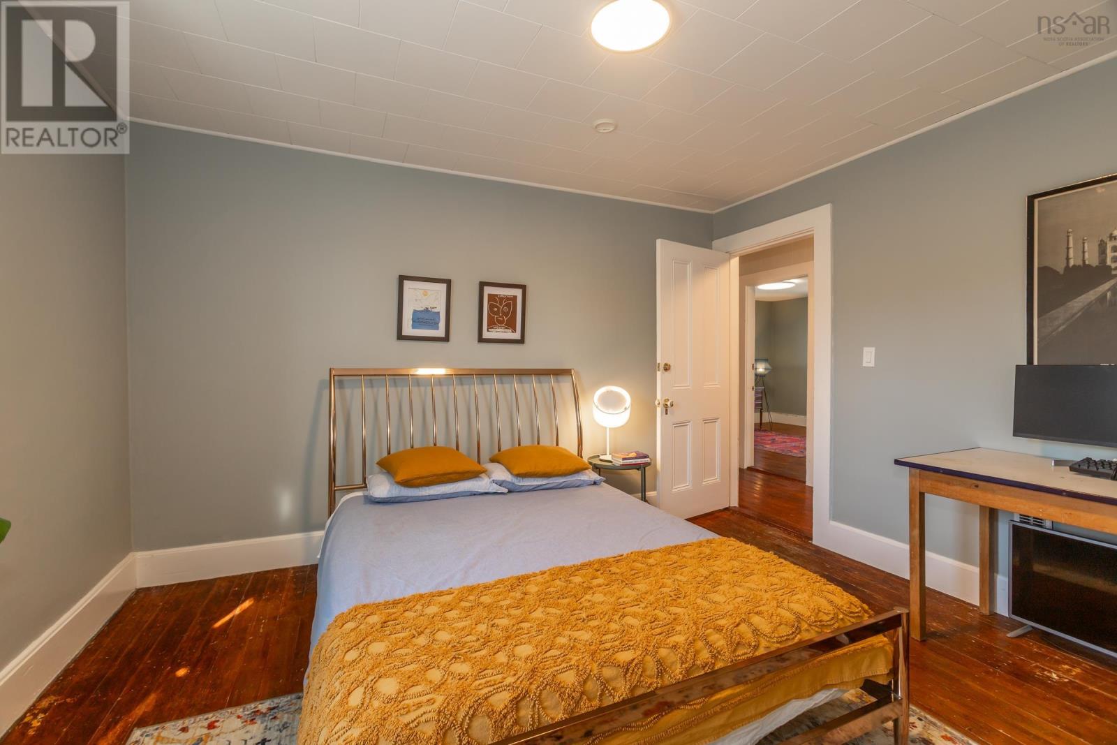 703 Saint George Street - 30