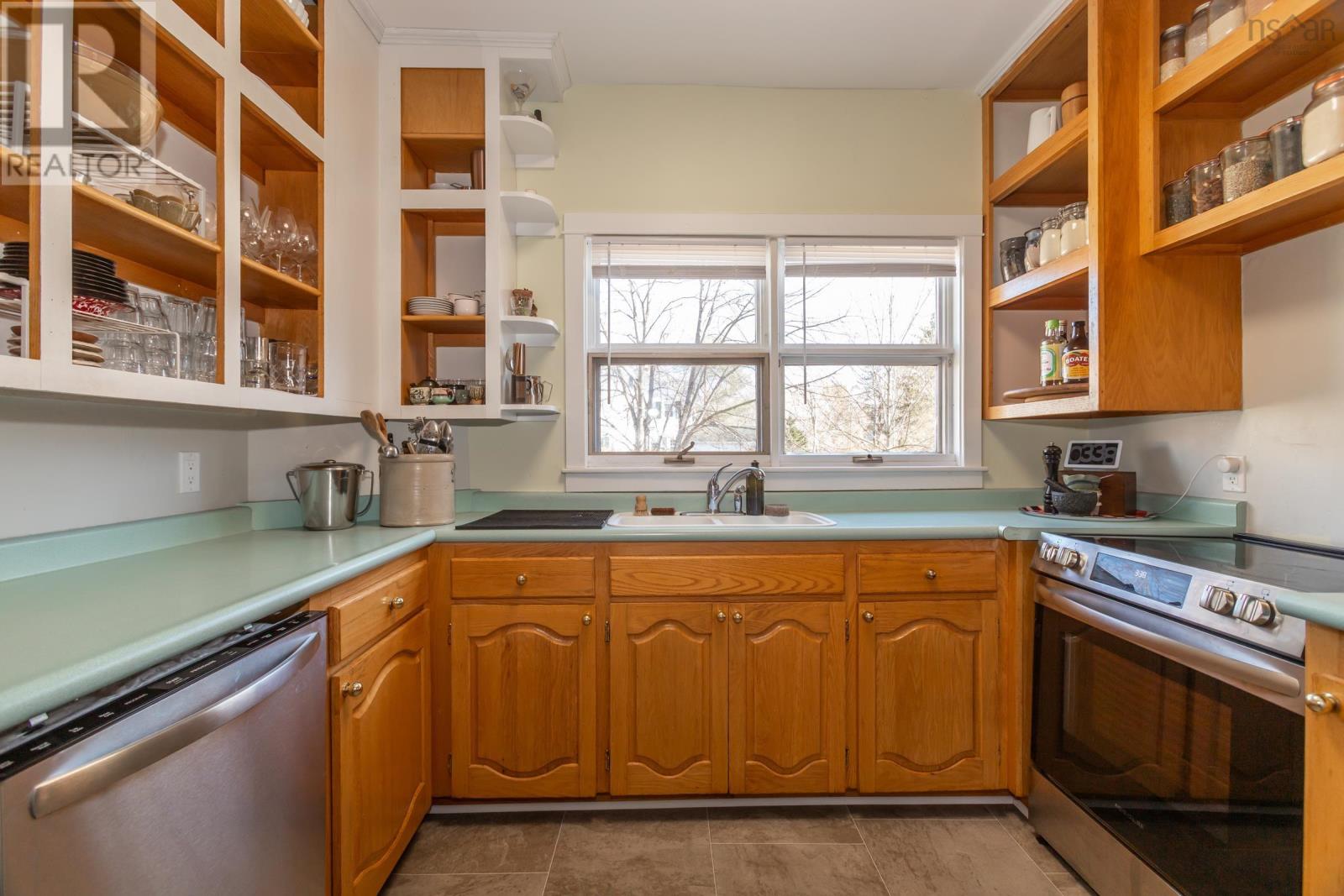 703 Saint George Street - 8