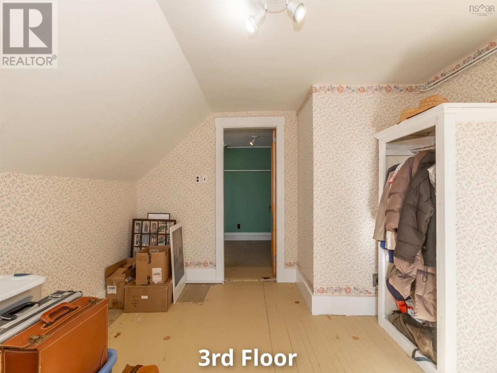 703 Saint George Street - 36