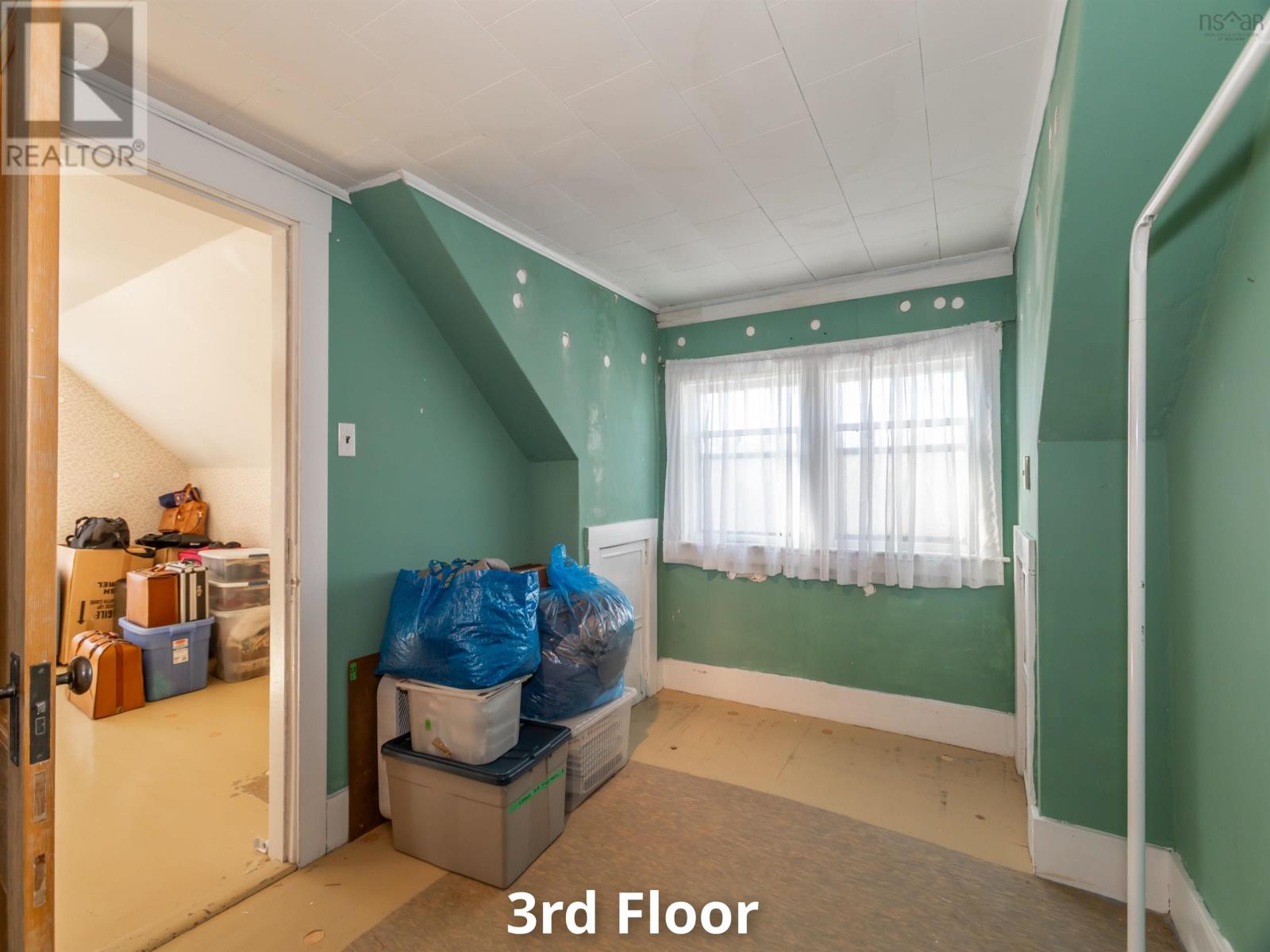 703 Saint George Street - 40
