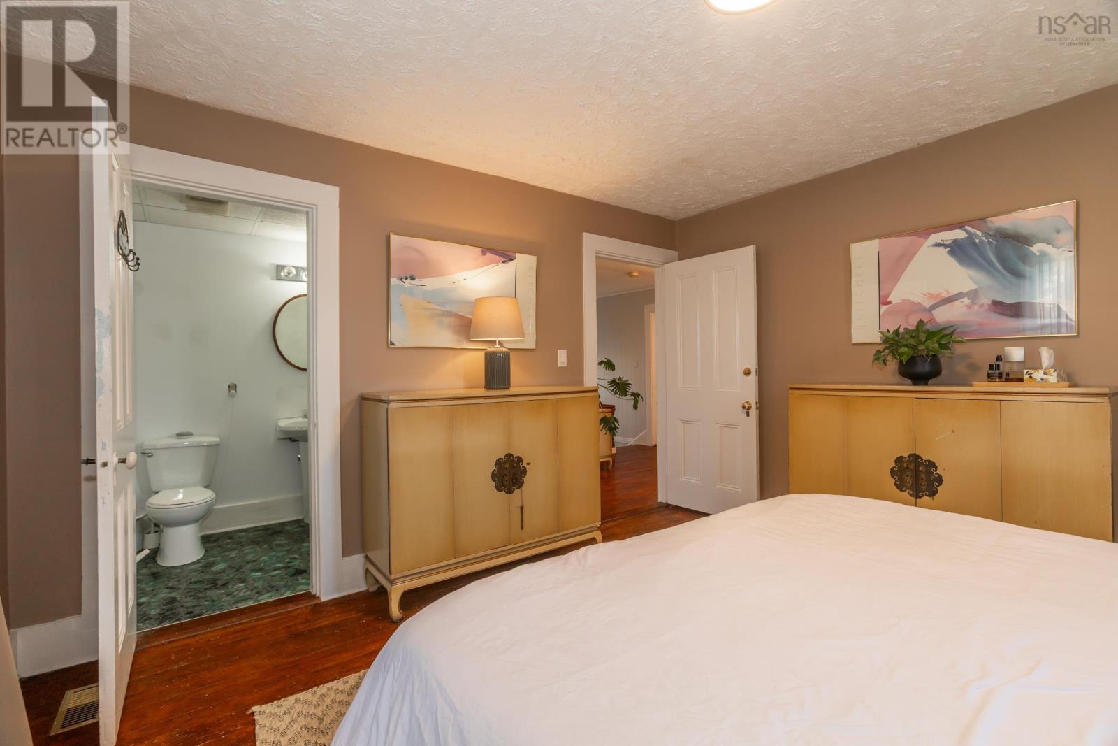 703 Saint George Street - 28