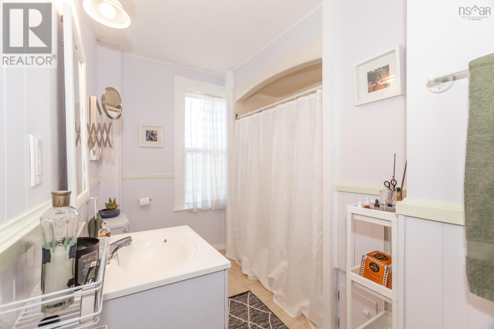 703 Saint George Street - 24