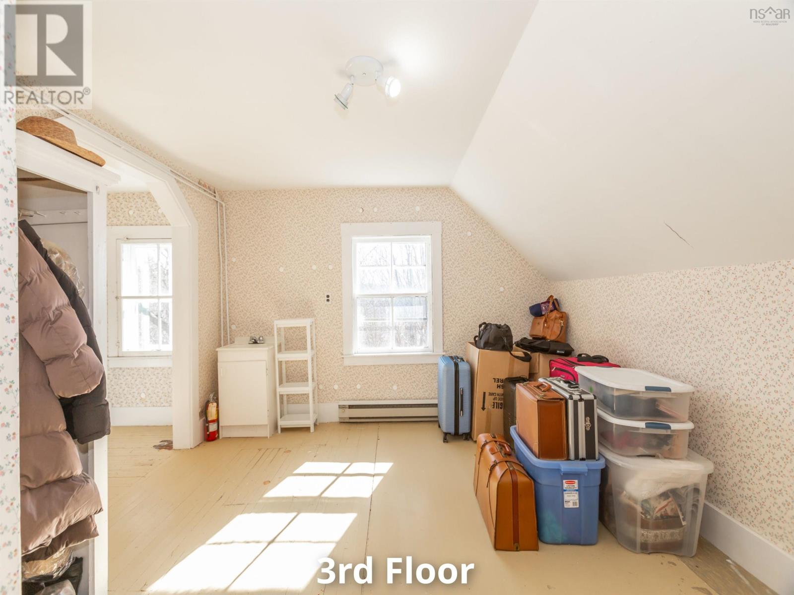 703 Saint George Street - 37