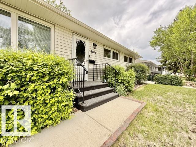 4104 55 ST exterior