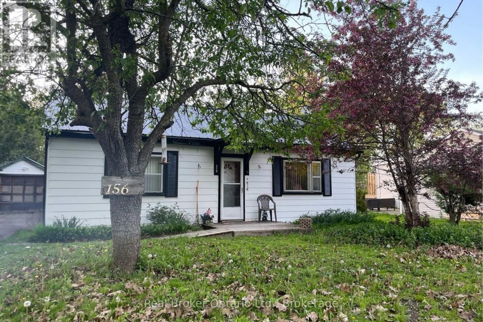 156 SILVER BIRCH CRESCENT - 1