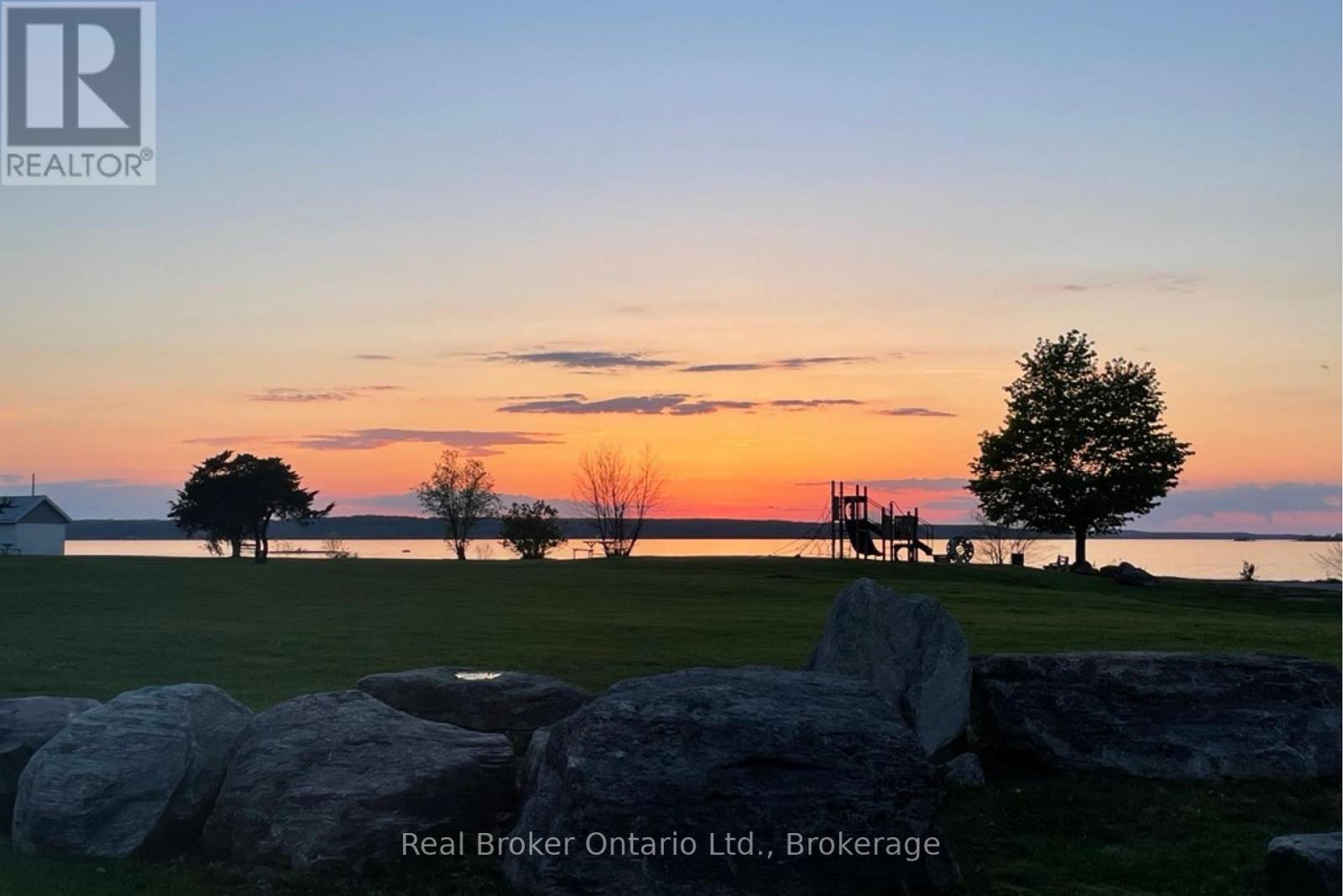 156 SILVER BIRCH CRESCENT - 28