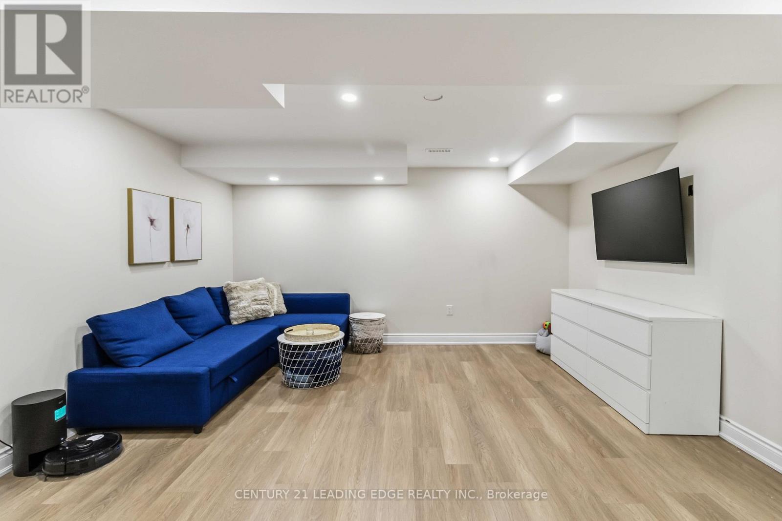 26 HUNTSPOINT DRIVE - 27