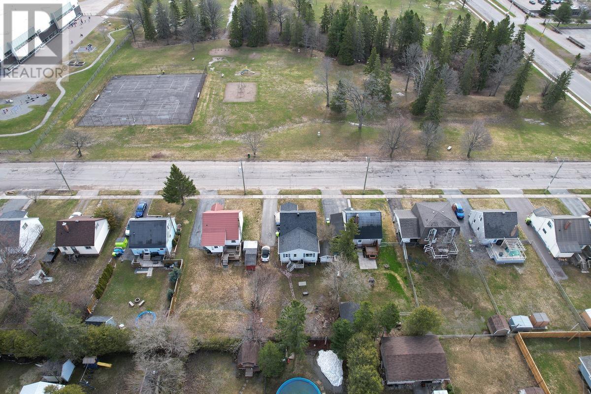 27 Weldon AVE - 49