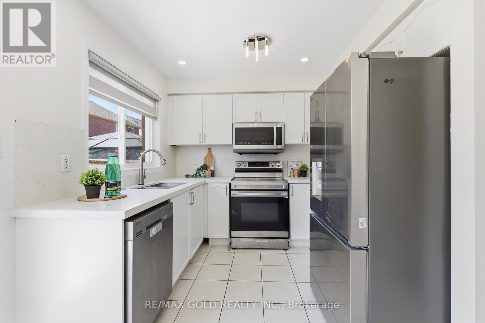 74 SUGARHILL DRIVE - 13