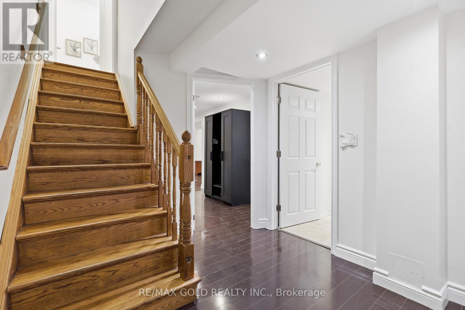 74 SUGARHILL DRIVE - 31